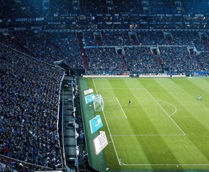 足球运动在高校课外活动中受欢迎程度提升，高校开展足球运动的意义